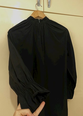 Kadın Siyah Büzgülü Yaka Bluz - Görsel 3