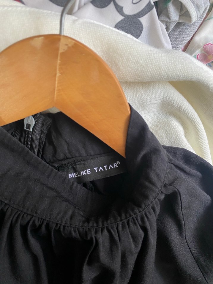 Kadın Siyah Büzgülü Yaka Bluz - Görsel 4