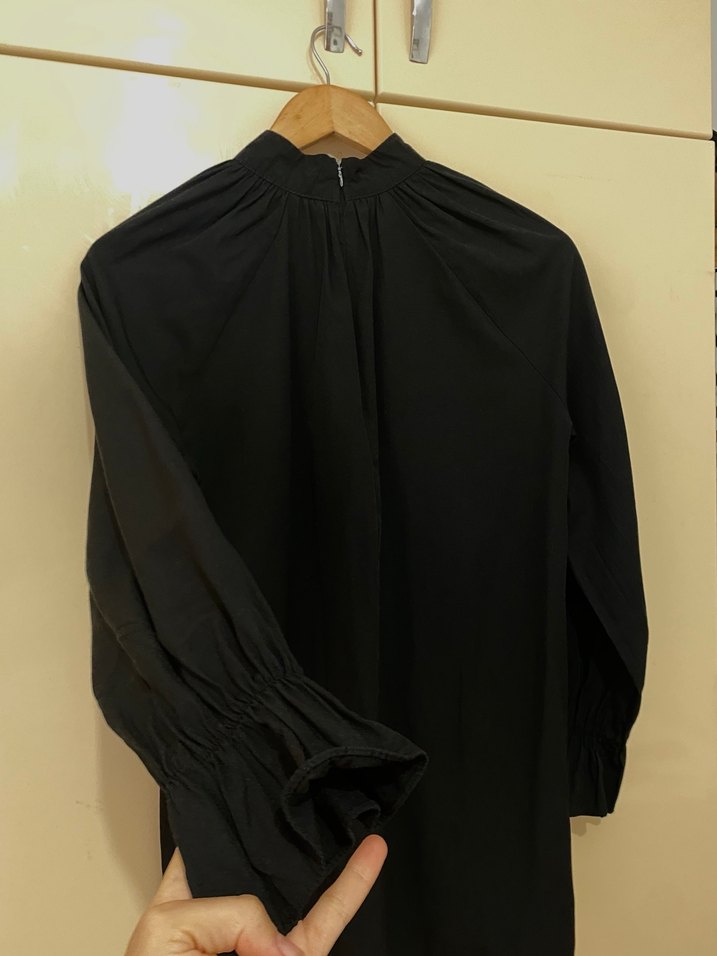 Kadın Siyah Büzgülü Yaka Bluz - Görsel 3