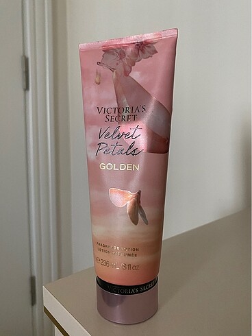 velvet petals golden