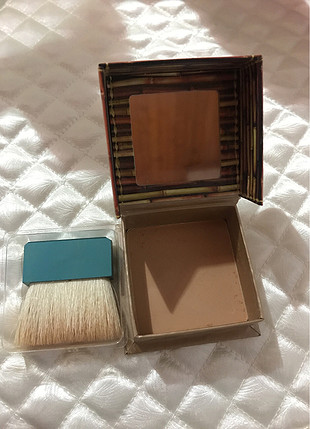 Benefit Hoola Lite bronzer