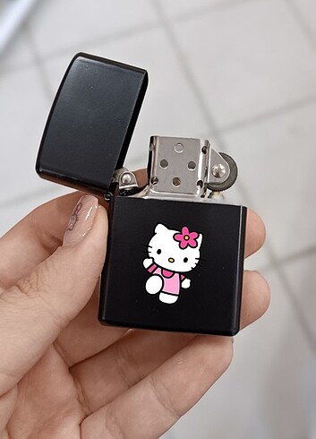 Hello kitty Zippo çakmak 