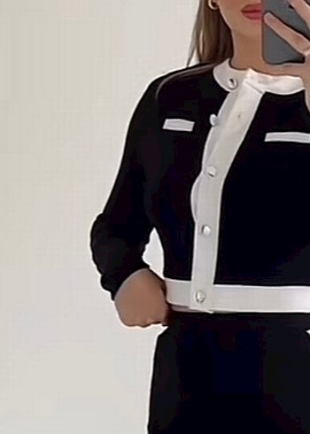 m Beden Düğmeli V Yaka Siyah Mini Ofis Ceketi