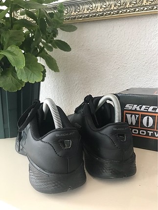 38 Beden Skechers siyah spor ayakkabı