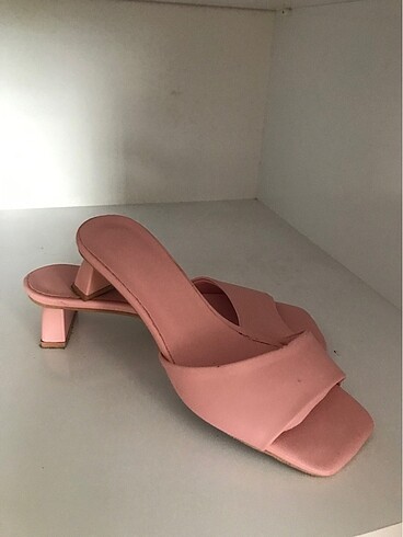 Pembe topuklu terlik