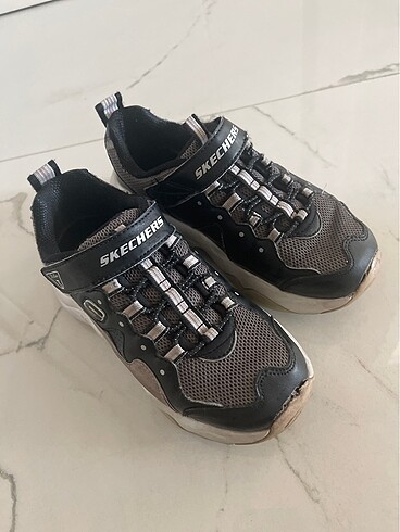 31 Beden Skechers spor ayakkabı