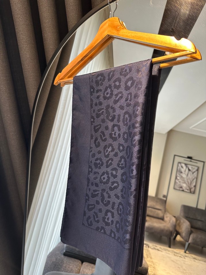 Lacivert eşarp - Görsel 2