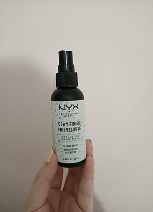 Nyx Professional Makeup Makeup Setting Spray Dewy