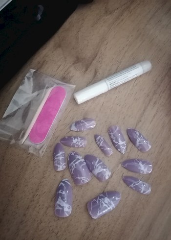 Mor Desenli Takma Tırnak Seti - Görsel 2