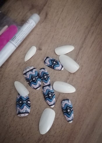 Mavi ve Gri Desenli Takma Tırnak Seti - Görsel 2