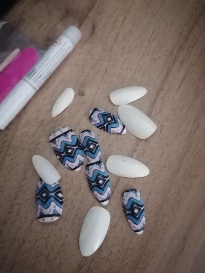 Mavi ve Gri Desenli Takma Tırnak Seti - Görsel 2