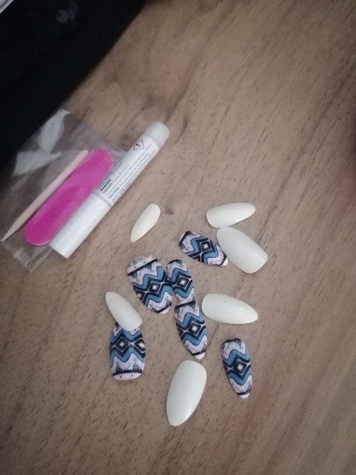 Mavi ve Gri Desenli Takma Tırnak Seti - Görsel 3