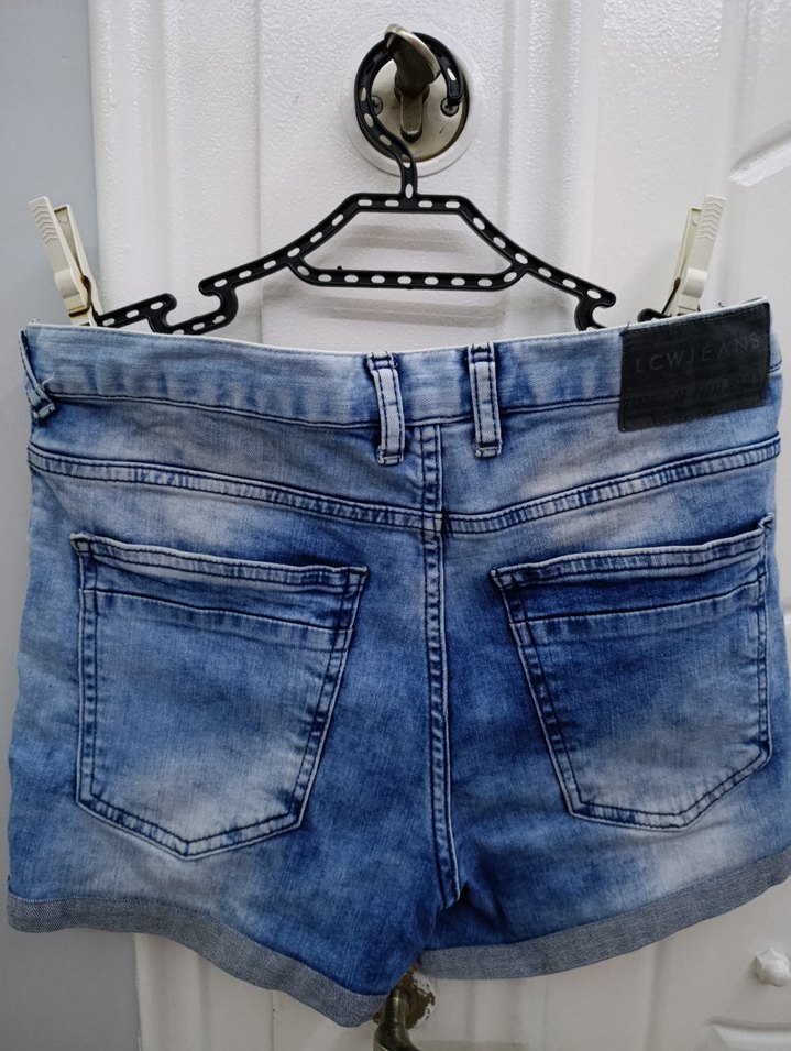 Kadın Mavi Batik Desenli Mini Kot Şort - Görsel 5