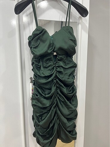 Zara Zümrüt yeşili mini abiye