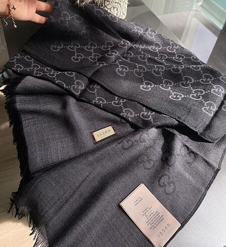 Gucci şal
