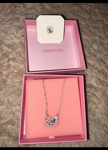 Swarovski dancing swan kolye