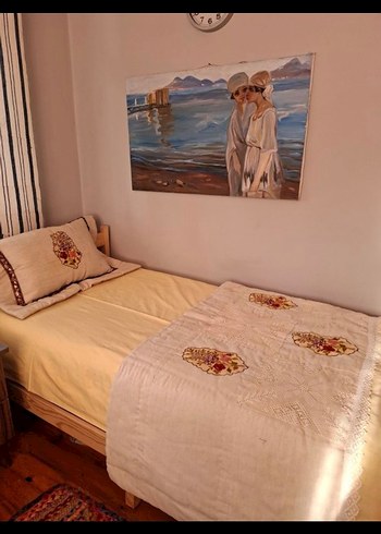 İşlemeli Açık Bordo Yatak Örtüsü - Görsel 3