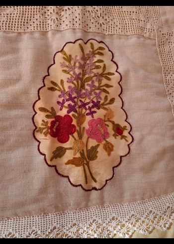 İşlemeli Açık Bordo Yatak Örtüsü - Görsel 9