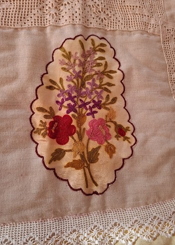 İşlemeli Açık Bordo Yatak Örtüsü - Görsel 16