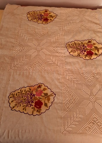 İşlemeli Açık Bordo Yatak Örtüsü - Görsel 15