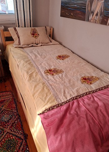 İşlemeli Açık Bordo Yatak Örtüsü - Görsel 4