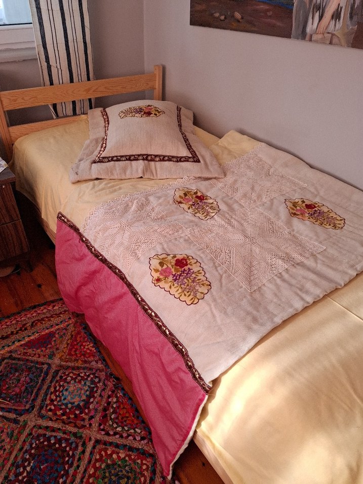 İşlemeli Açık Bordo Yatak Örtüsü - Görsel 5