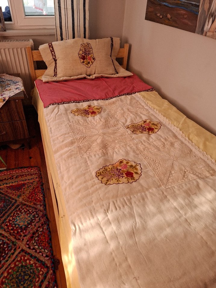 İşlemeli Açık Bordo Yatak Örtüsü - Görsel 2