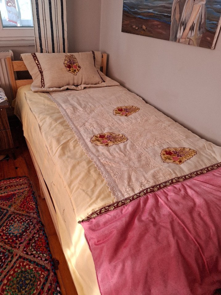 İşlemeli Açık Bordo Yatak Örtüsü - Görsel 4