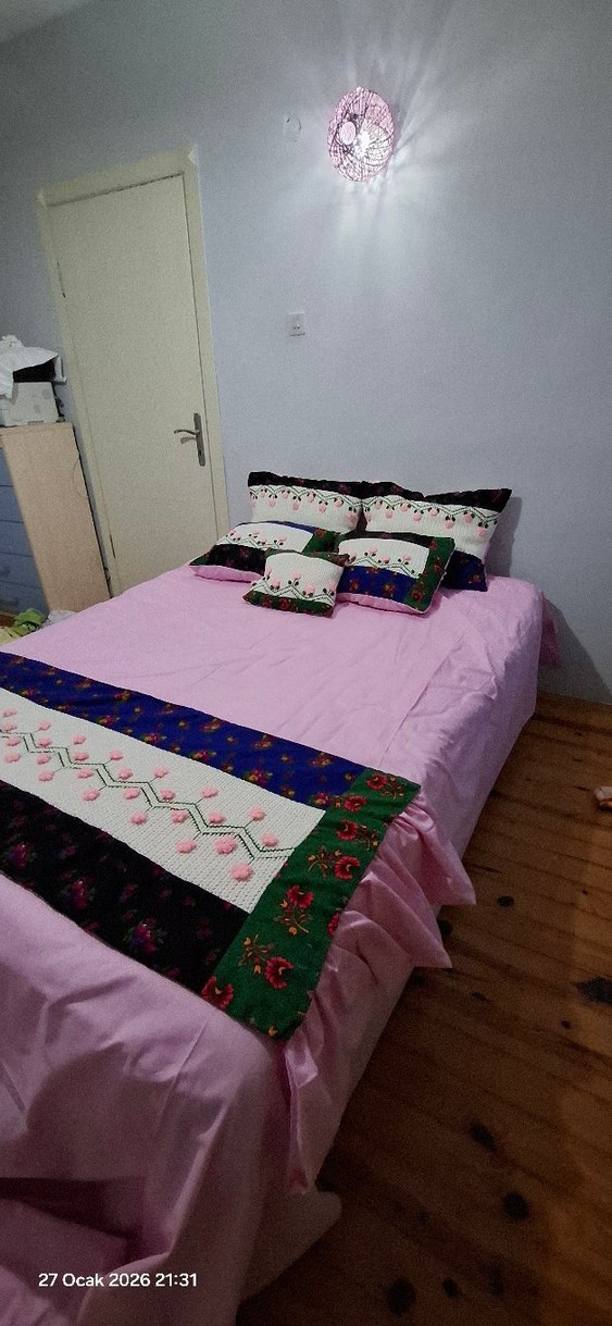 Nakışlı Pembe Pastel Yatak Örtüsü - Görsel 3