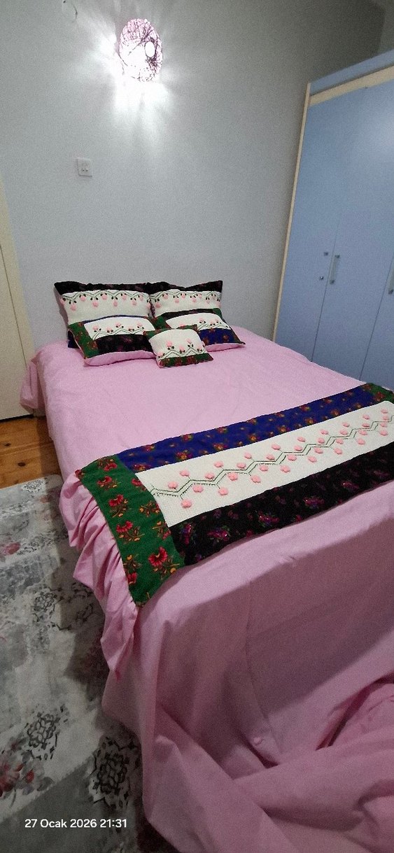 Nakışlı Pembe Pastel Yatak Örtüsü - Görsel 2