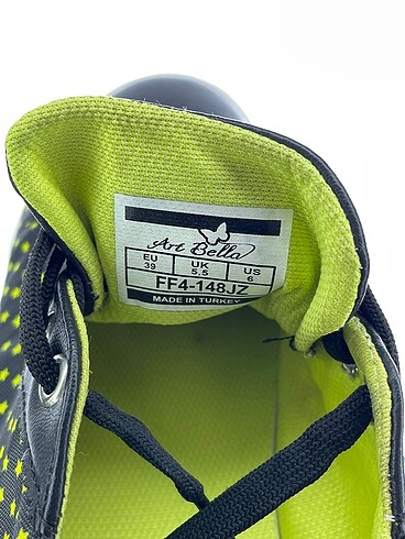 39 Beden çeşitli Renk PreLoved Spor Ayakkabı %70 İndirimli.