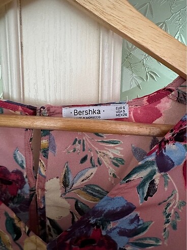 Bershka Çiçekli bluz