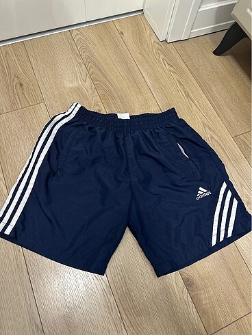 Adidas deniz şortu