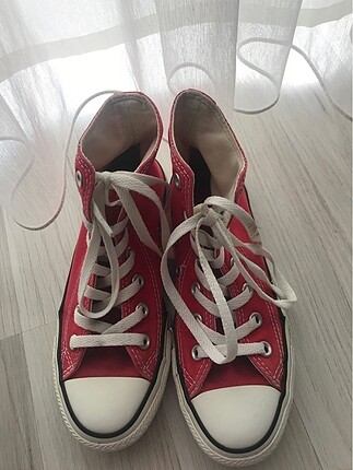 Kırmızı converse