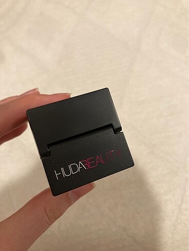 Huda beauty pudra
