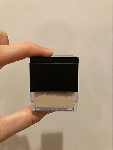 Beden Huda beauty pudra