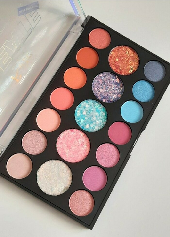 Renkli Işıltılı Göz Farı Paleti - Görsel 2