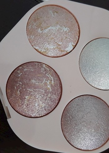 Bej Tonlu Işıltılı Makyaj Paleti