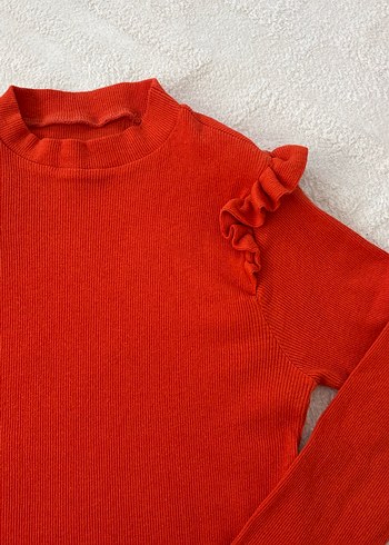 Turuncu Omuzu Fırfırlı Kadın Kazak - Görsel 4