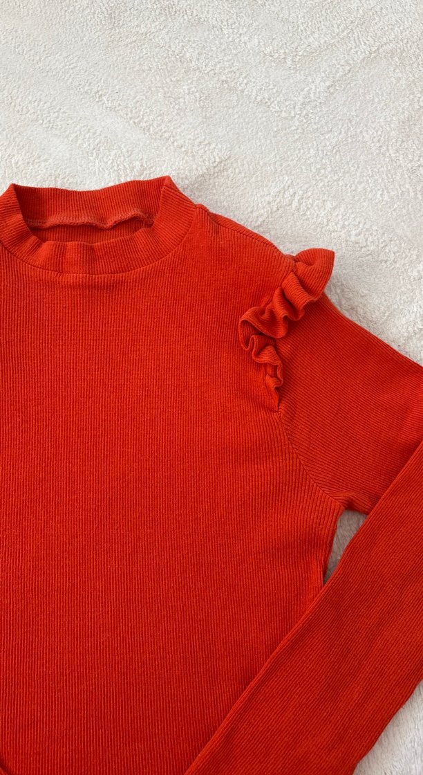 Turuncu Omuzu Fırfırlı Kadın Kazak - Görsel 4