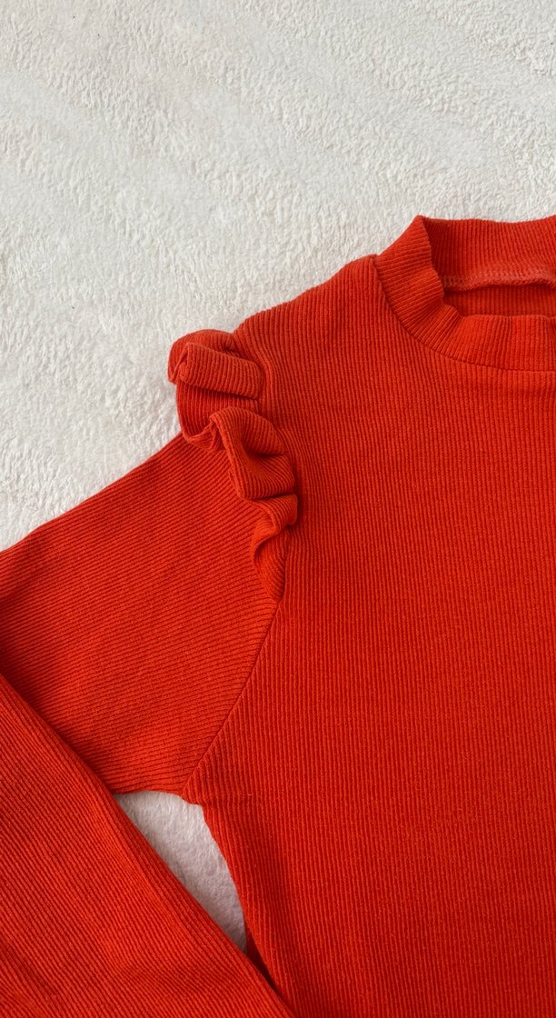 Turuncu Omuzu Fırfırlı Kadın Kazak - Görsel 3