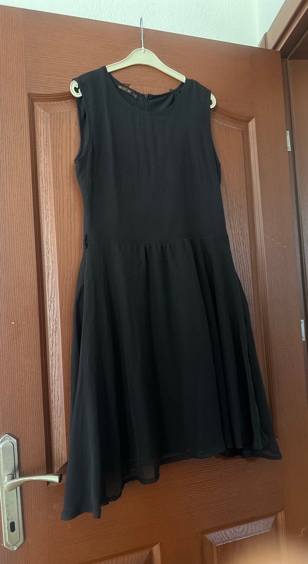 Siyah tüllü Kolsuz Elbise - Görsel 5