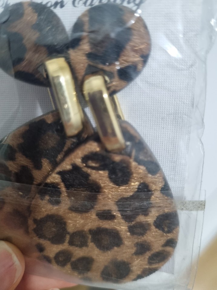 Kahverengi Leopar Desenli Mini Küpeler - Görsel 4