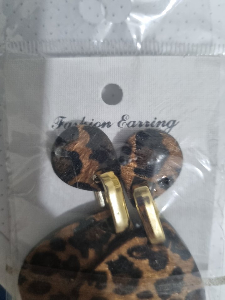 Kahverengi Leopar Desenli Mini Küpeler - Görsel 2