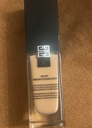 GIVENCHY Givenchy Prisme Libre Fondöten Açık Bej
