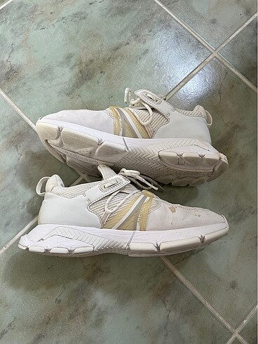 38 Beden beyaz Renk Lacoste ayakkabı