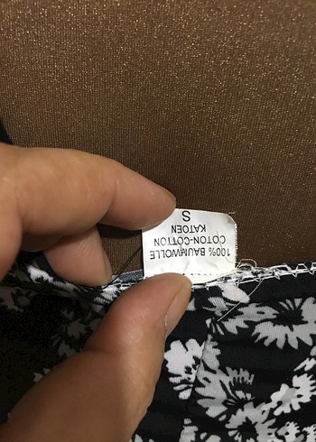 s Beden Siyah Beyaz Uzun V Yaka Kolsuz Elbise