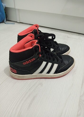 Adidas yarım boğaz çocuk botu