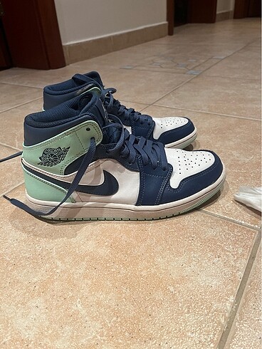 Orjinal air jordan1. İtalyadan alınmıştır.