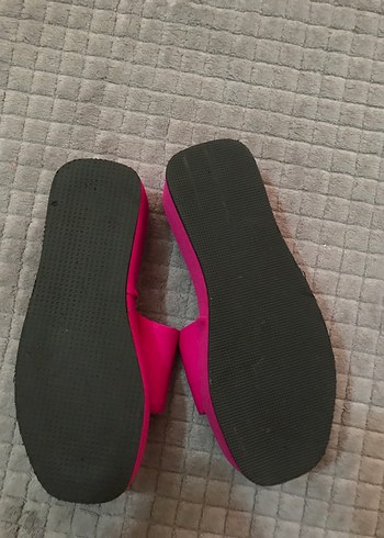 Polaris Pembe Tokalı Blok Topuk Kadın Terlik
